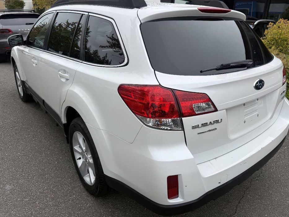 Subaru Outback 2.5i Limited      2013
