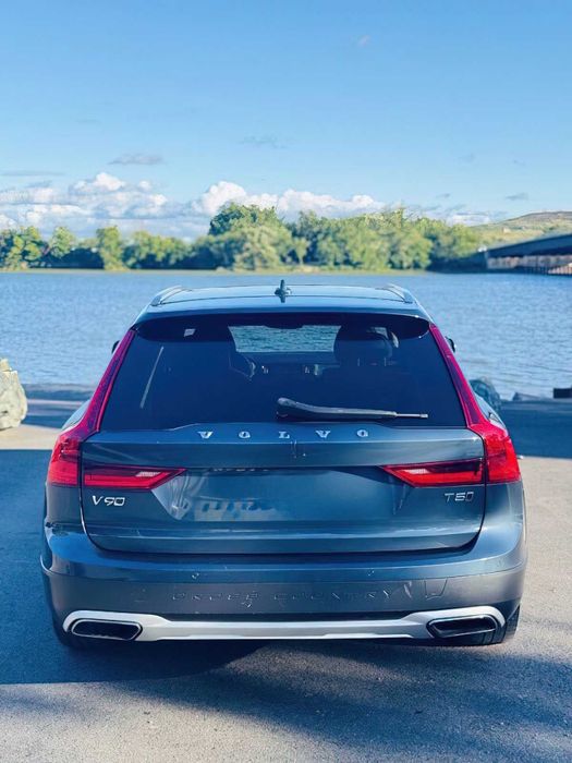 Volvo V90 Cross Country T5      2018