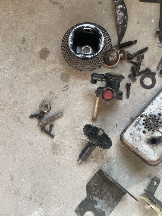 Запчастини газонокосарки  Briggs & Stratton 450 Серія