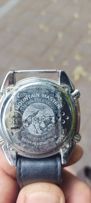Продаются часы Sector mountain master