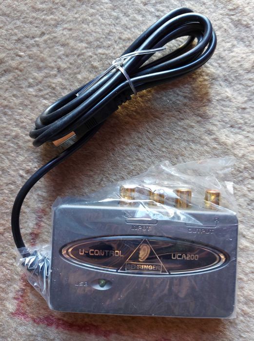 Behringer U-Control UCA 200