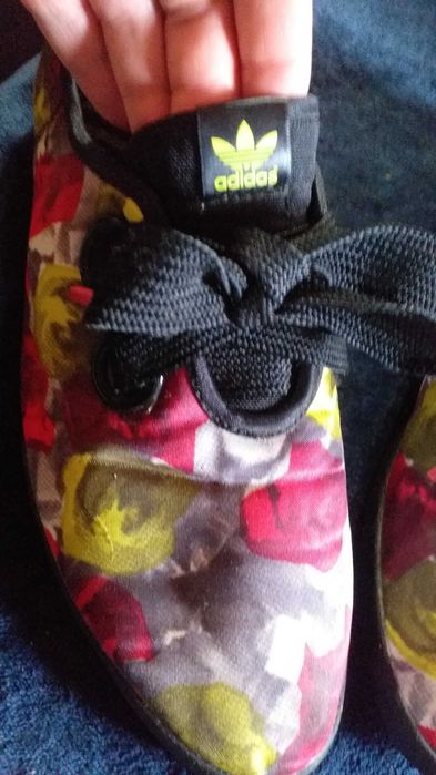 Sapatos/tenis ADIDAS em ótimo estado