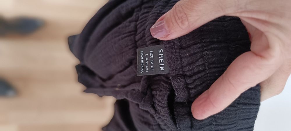 Calções pretos tamanho L. Usados. Shein