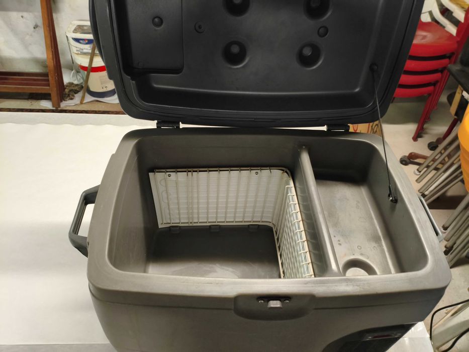 Frigorífico Portátil Elétrico 12V/24V + 230V (Carro/Camião/Camping)