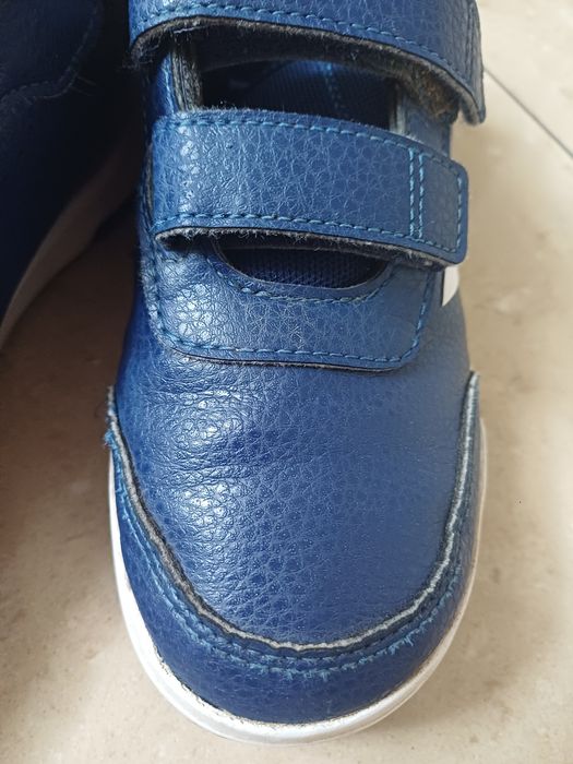 Buty  sportowe chlopiece r 33