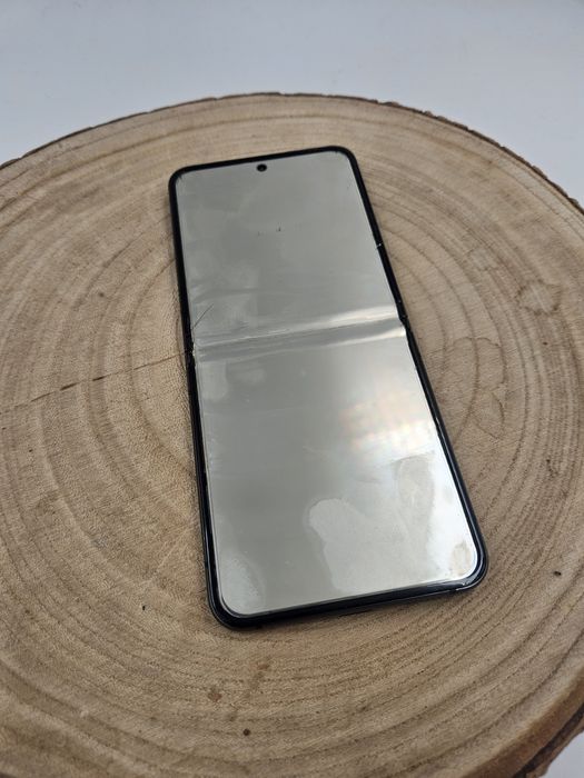 Samsung Z FLIP5  DEMO