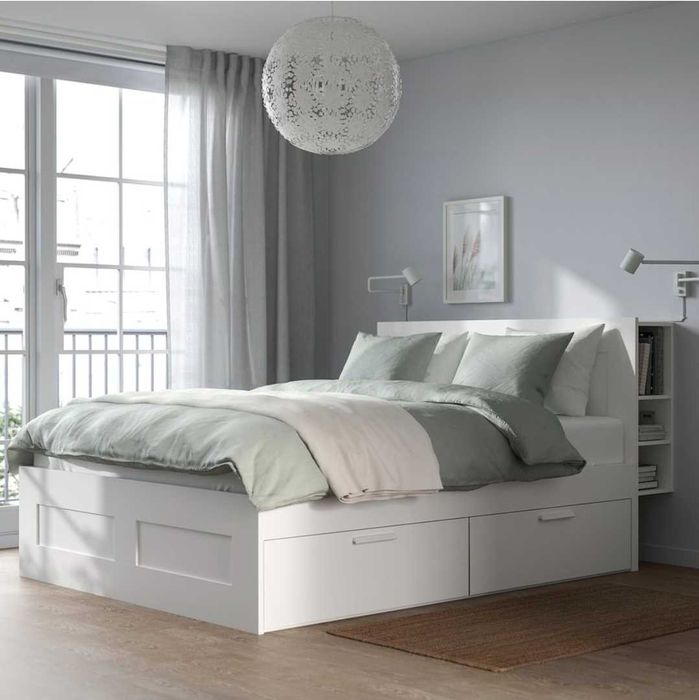 Cama de casal com arrumação