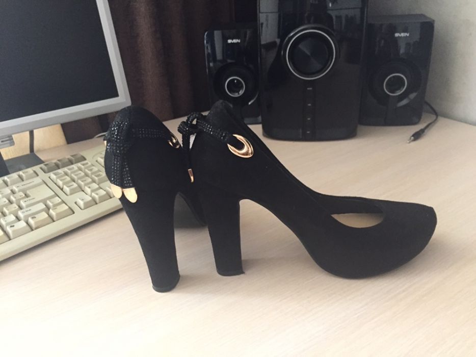 Чорні туфлі на каблуку Linnin shoes 39 розмір