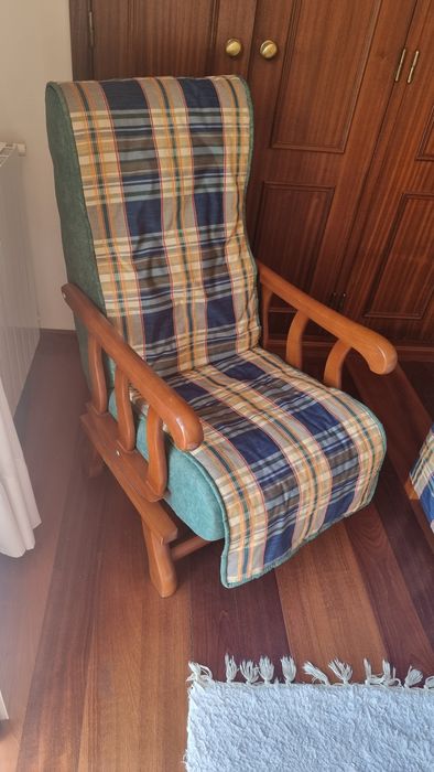 Cadeirão madeira estofado