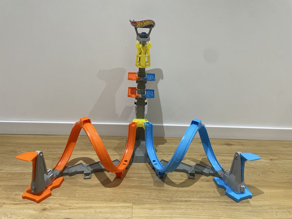 hot wheels podwójna pętla