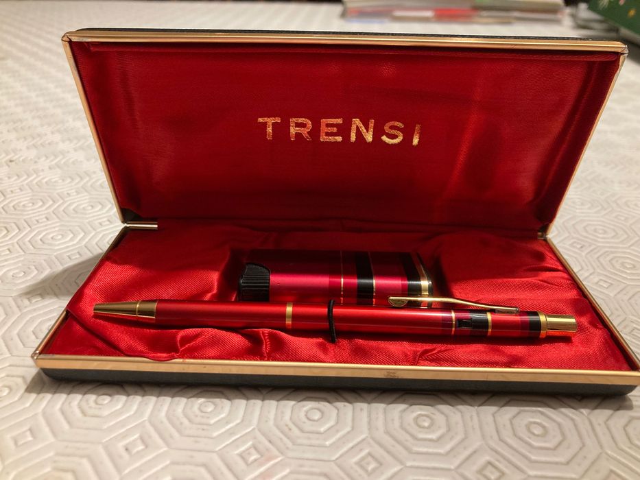 Conjunto caneta e isqueiro