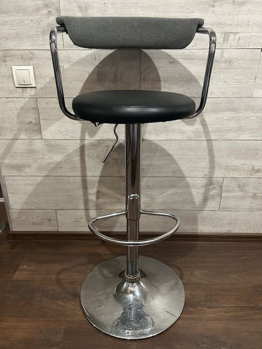 Барні стільці (з підйомним механізмом)