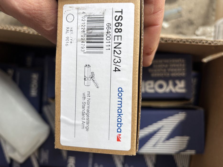 Продам доводчики дверей