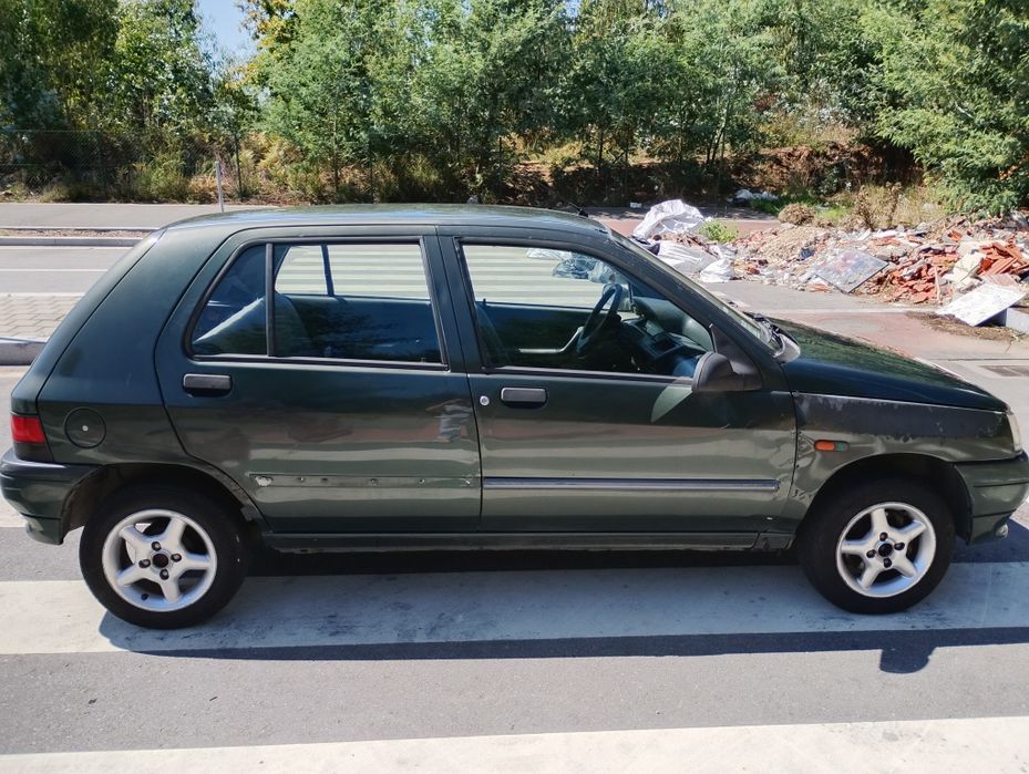 Renault ano 92 com pequenos reparos