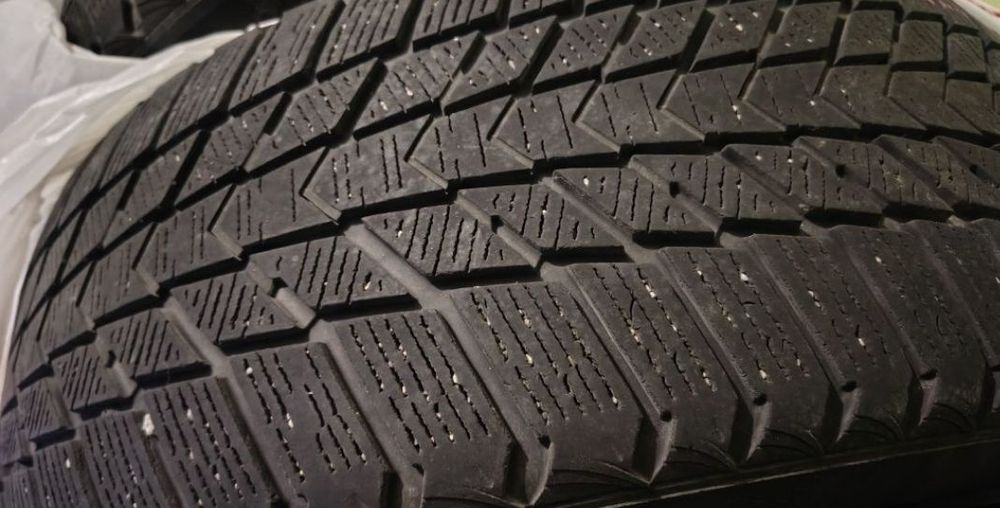 Зимова гума NEXEN 215/55/17