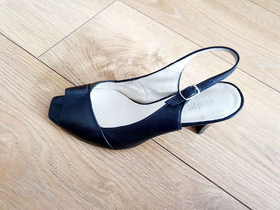 Sandałki Eksbut na szpilce