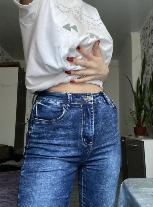 blue skinny jeans