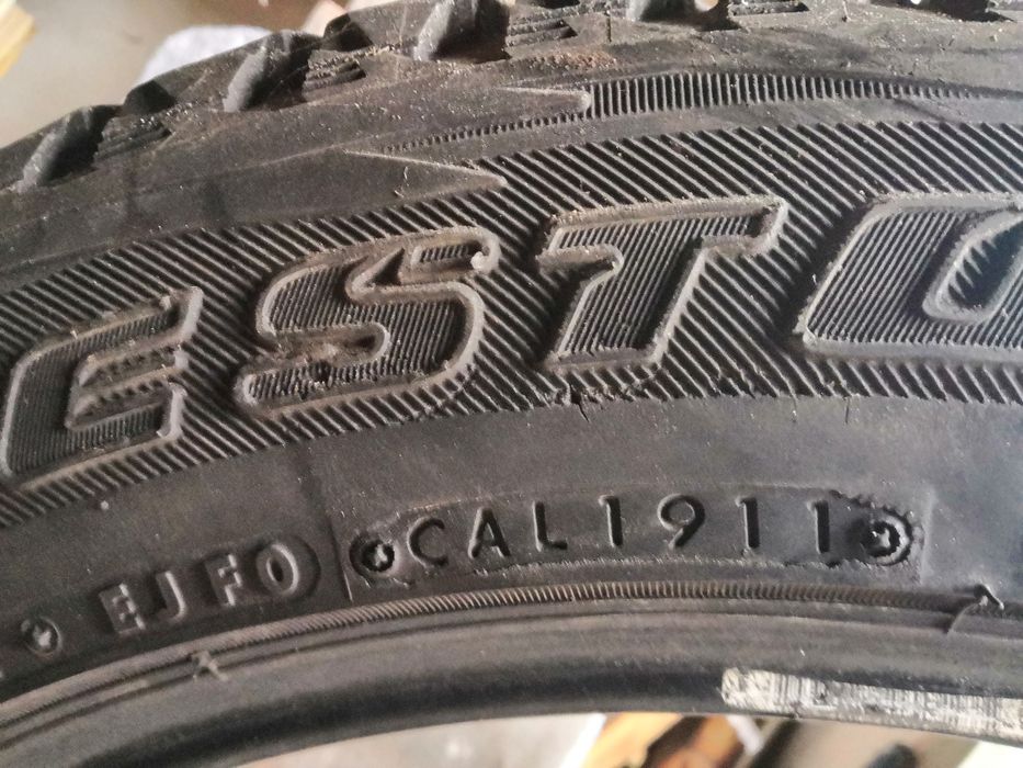 R19 235/55 bridgestone blizzak DM-V1 101R 2011 года