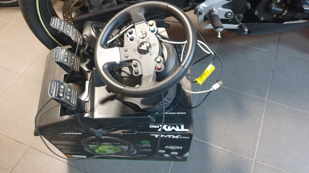 zestaw kierownica Thrustmaster TMX, T3PA,TH8A najlepsza na rynku
