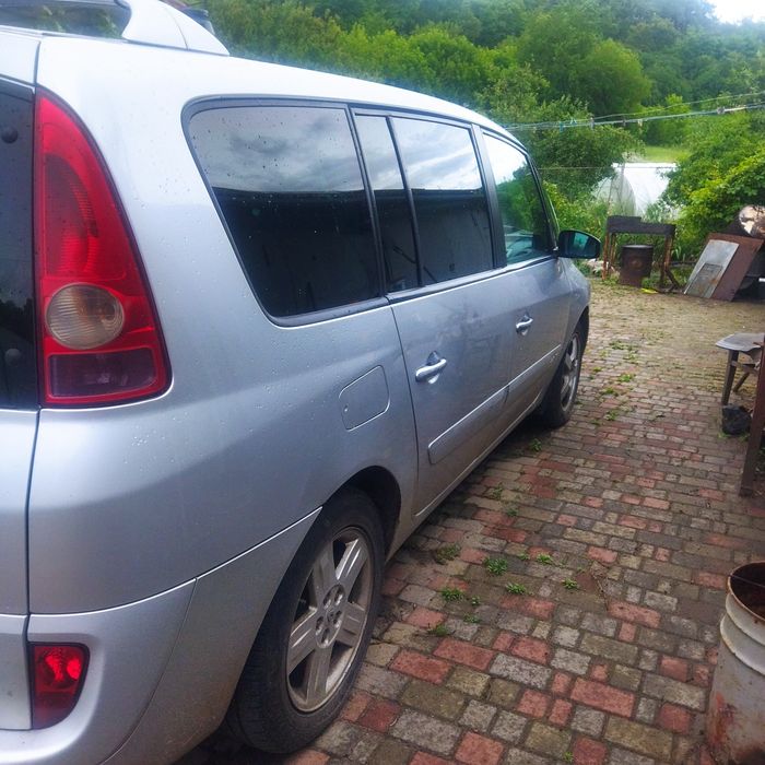 Семимісний мінівен