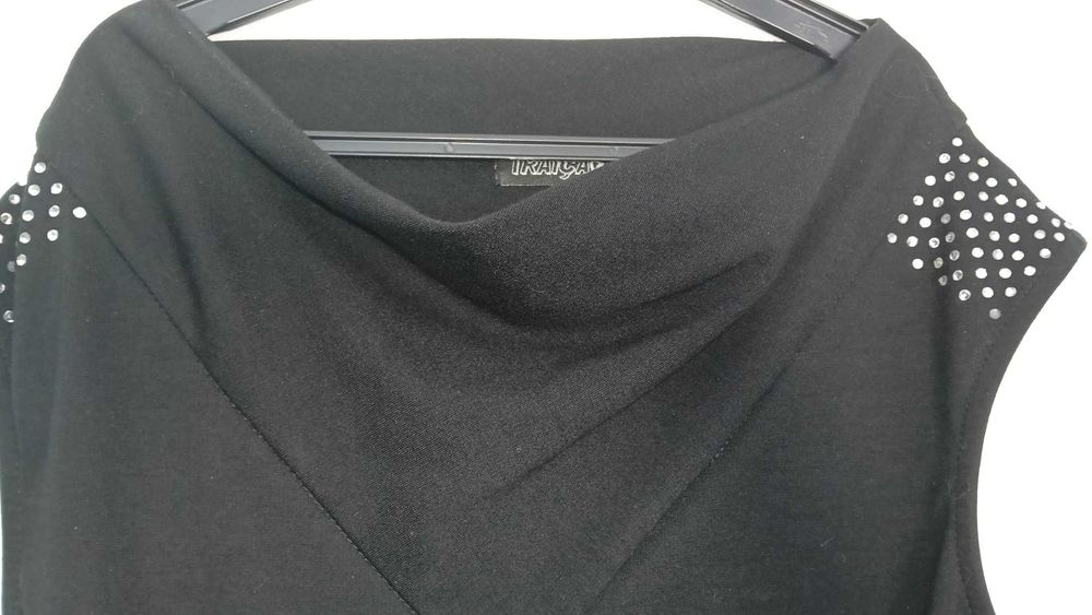 Vestido preto elegante com detalhes em brilhantes - Tamanho L