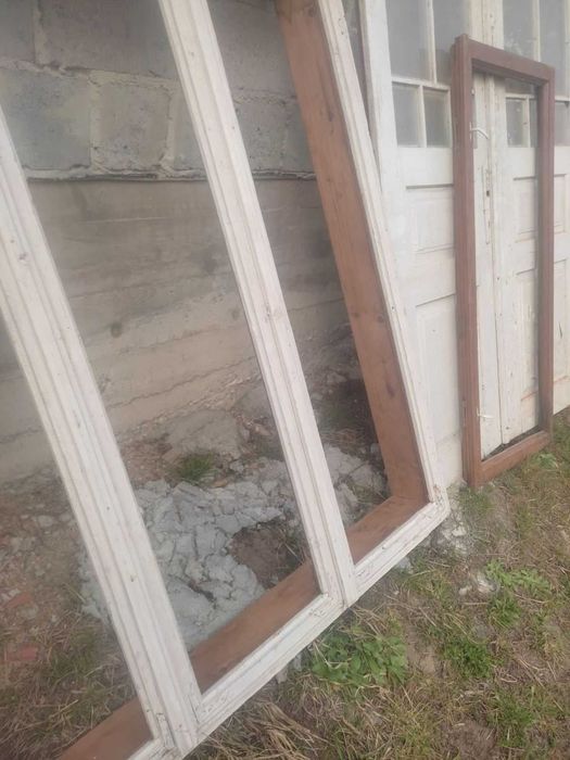 Віддам безкоштовно старі деревяні вікна двері. Тільки самовивіз.