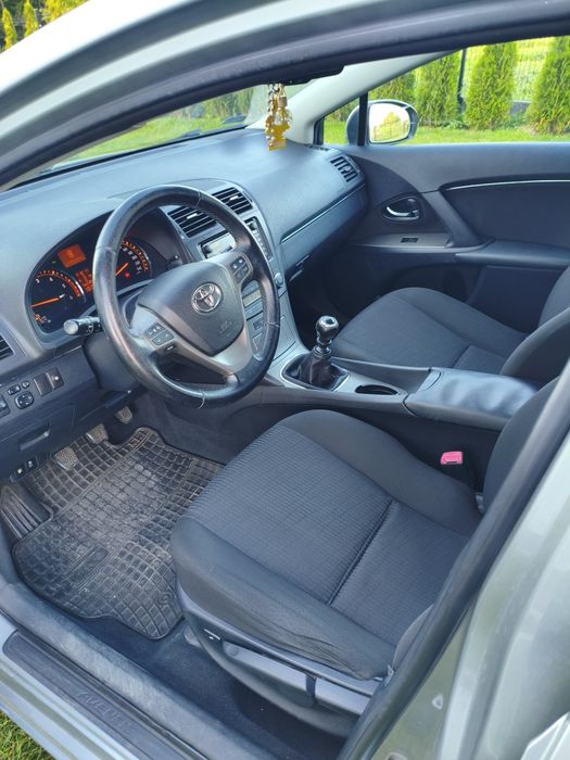 Samochód osobowy Toyota Avensis kombi 2009r.