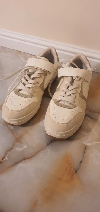 Nowe buty sportowe H & M. 42