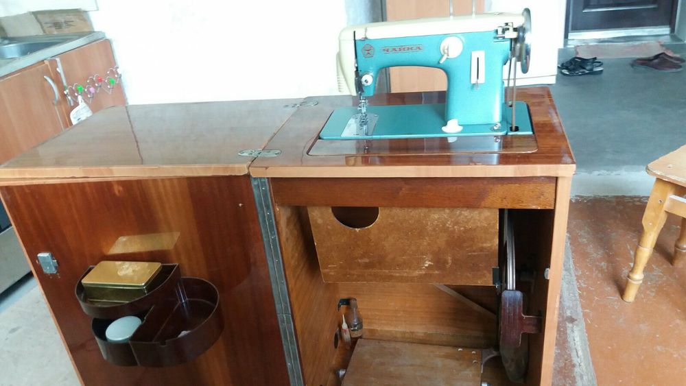 Швейная машина,,