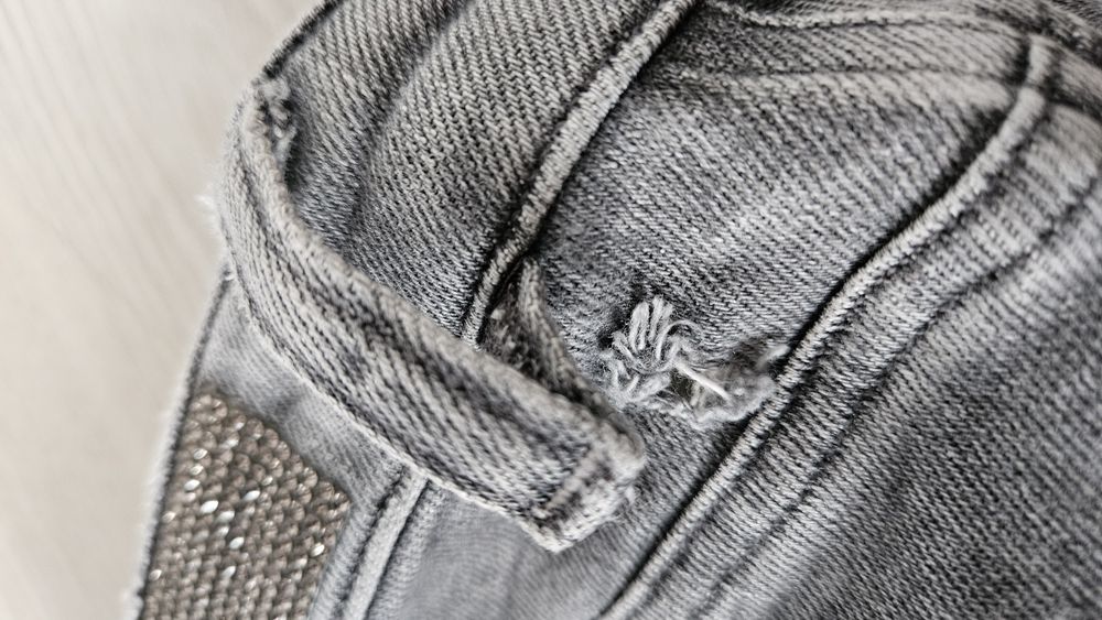 Szare spodnie guess cekiny przetarcia s 36 m jeans dźi sy sexy
