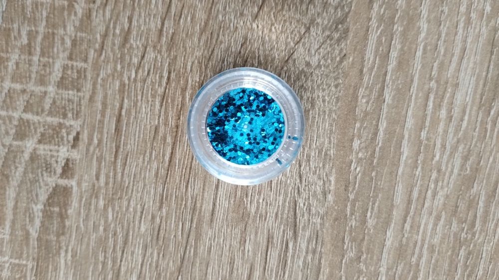 Ozdoby do makijażu, włosów i paznokci