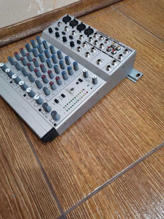 Микшер микшерный пульт Behringer MX802A