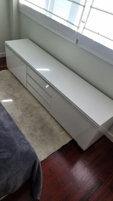 Móvel TV branco brilhante – IKEA – BESTÅ BURS