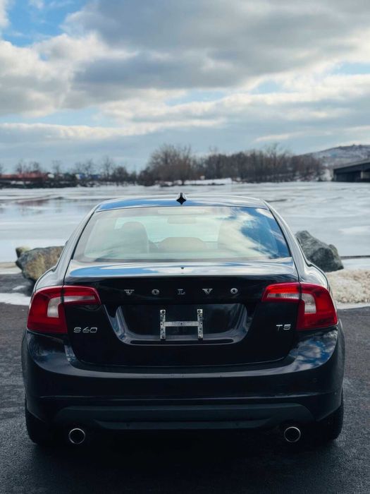 Volvo S60 T5 Platinum      2015