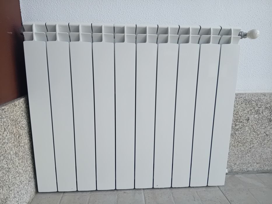 1 Radiador de 10 elementos
 de aquecimento central,