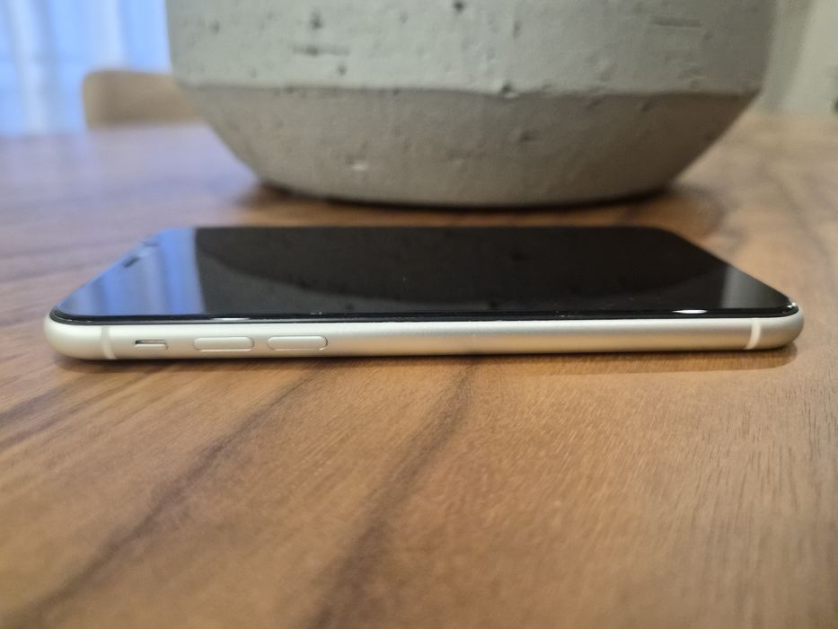 Iphone 11 branco 64gb