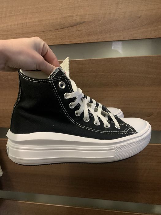 Продам кеди олягнені декілька разів