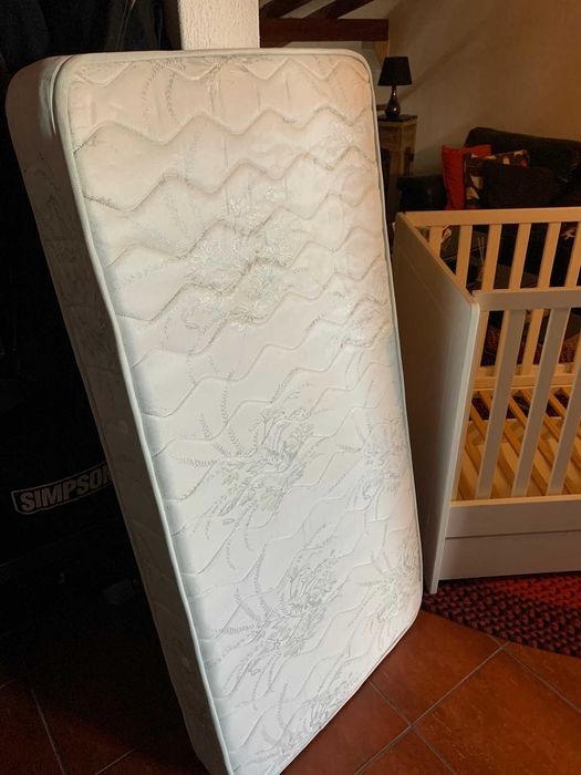 Cama de bebé ajustável 140x70