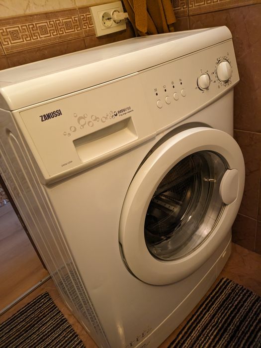 Продам стиральную машину Zanussi ZWS2125W