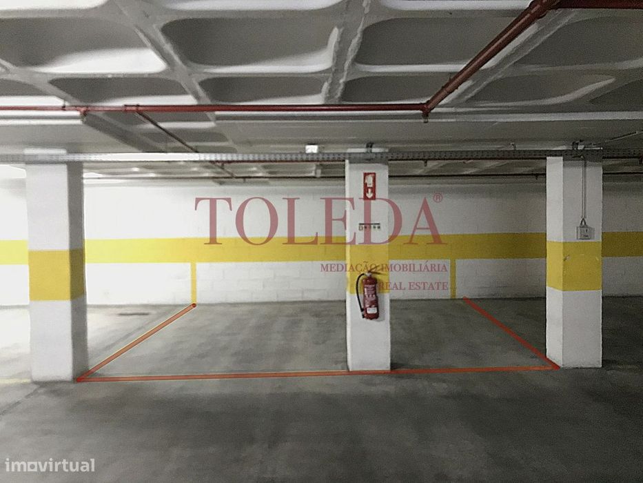 Parqueamento com 26m2 próximo do Aeroporto