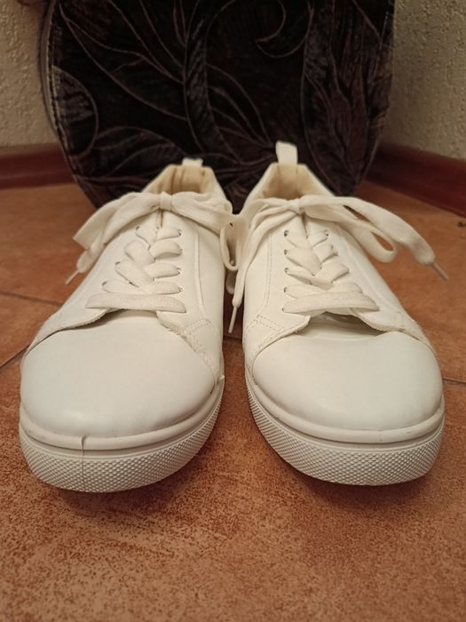 40 Białe sneakersy Unisex
