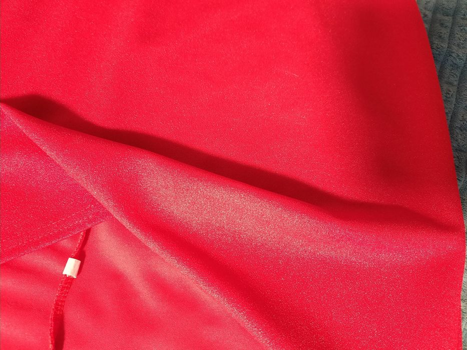 Сукня червона блискуча