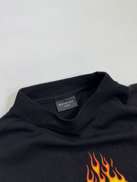 футболка Balenciaga Burning Unity Tee