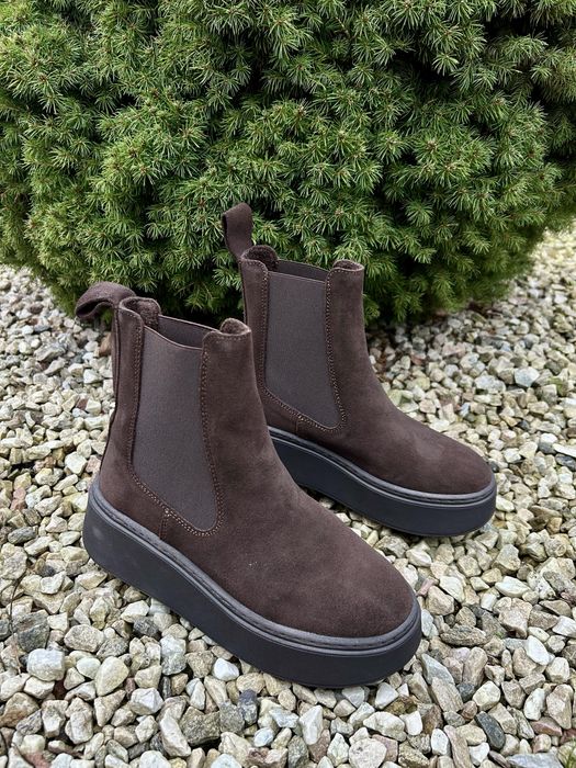 Sztybelty z weluru w kolorze czekoladowym. Nowe