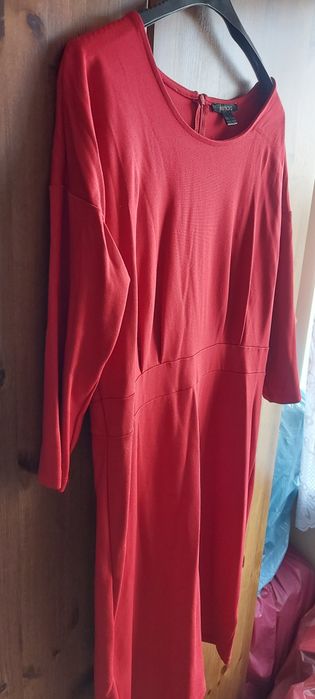Sukienka czerwona Esmara