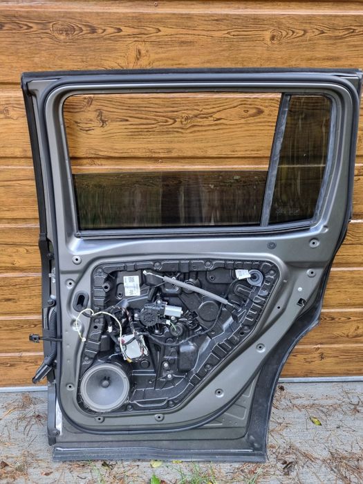 Mercedes GLB drzwi prawe tył