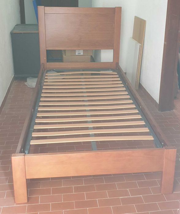 Cama de solteiro cerejeira + Mesa de Cabeceira