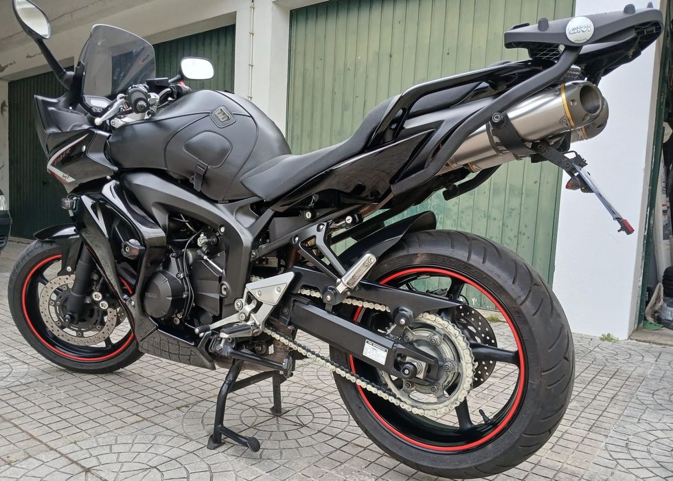 Yamaha FZ6 S2 Black Edition ABS + material