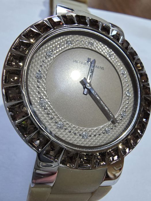 Годинник бренду Jacques Lemans.