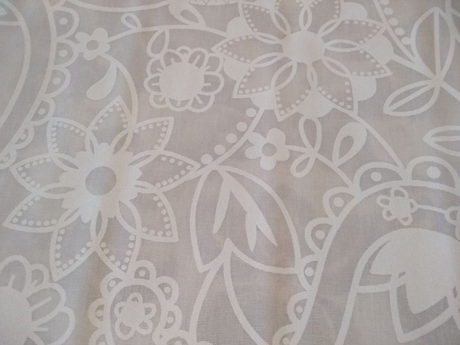 White Roller Blind436680783750778886